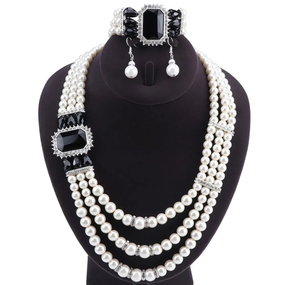 Tehuti Hemeralds Pearls Jewelery Set