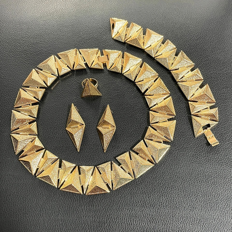 Pyramids Jewelery Set